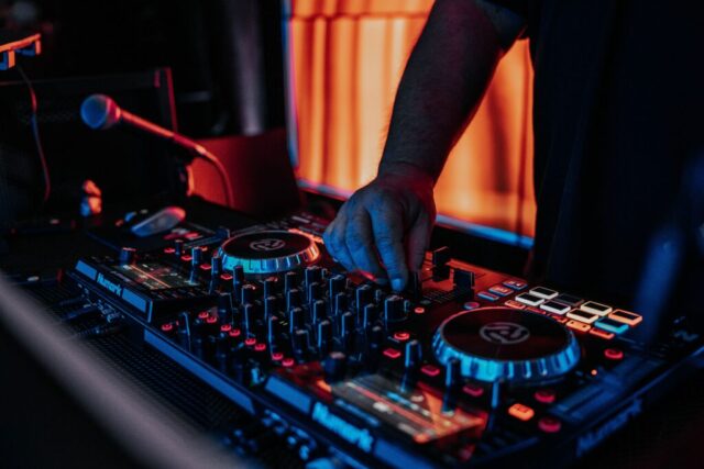 DJ Controller im Einsatz